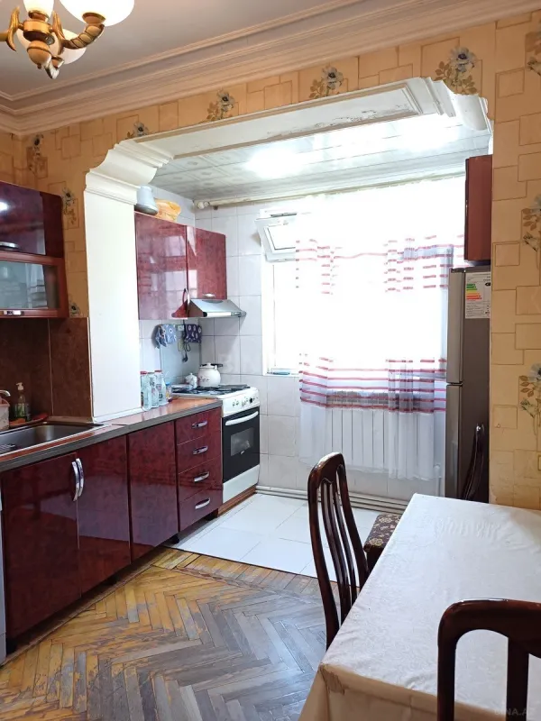 Satılır 5 otaqlı mənzil 110 m²