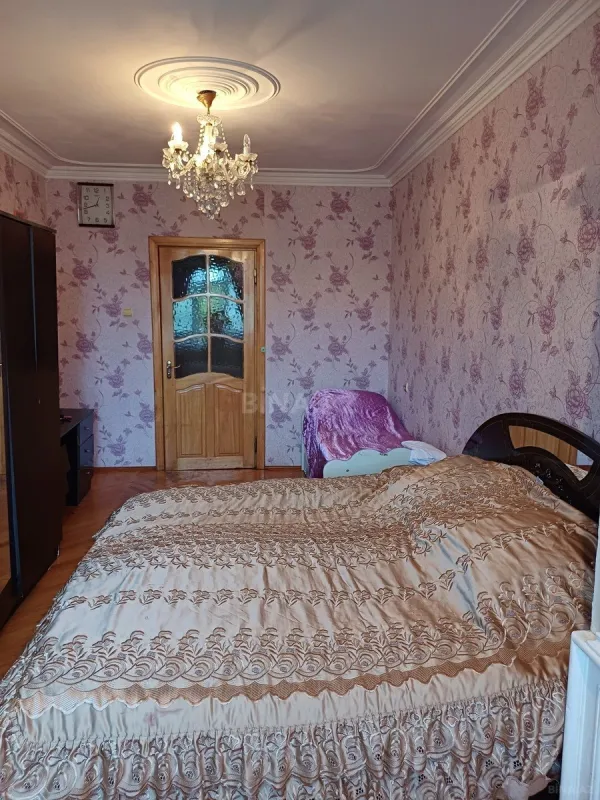 Satılır 5 otaqlı mənzil 110 m²