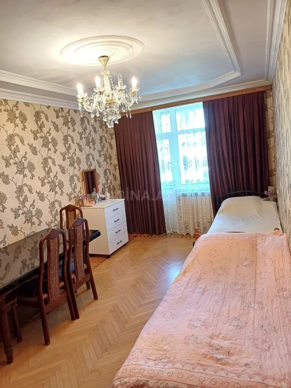 Satılır 5 otaqlı mənzil 110 m²