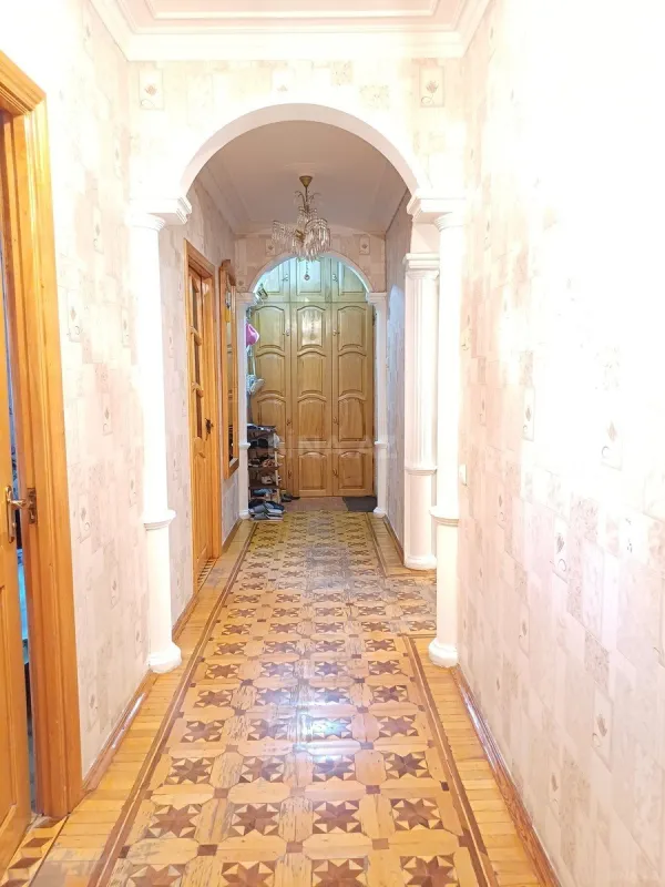 Satılır 5 otaqlı mənzil 110 m²