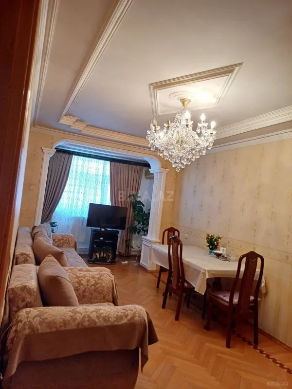 Satılır 5 otaqlı mənzil 110 m²