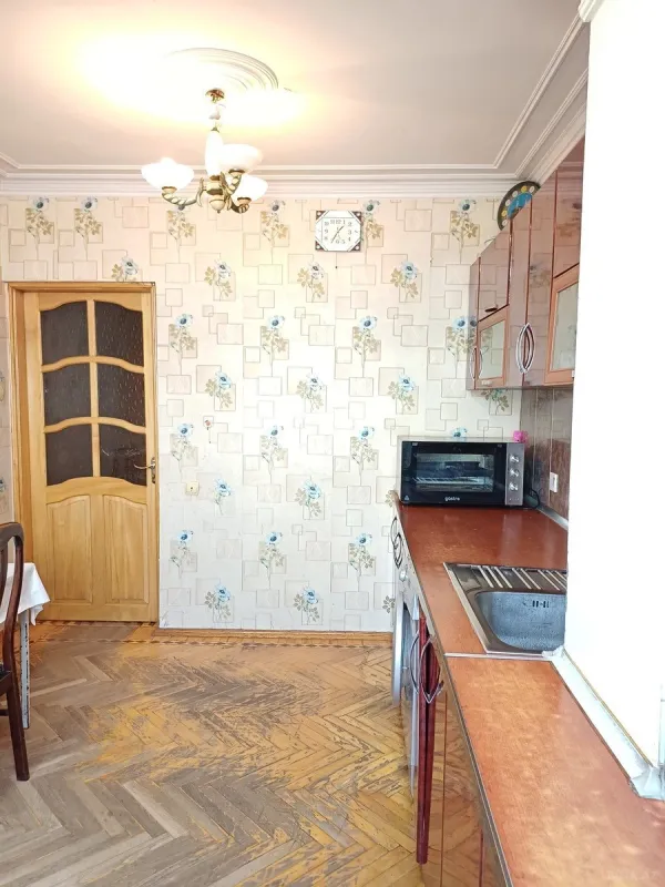 Satılır 5 otaqlı mənzil 110 m²