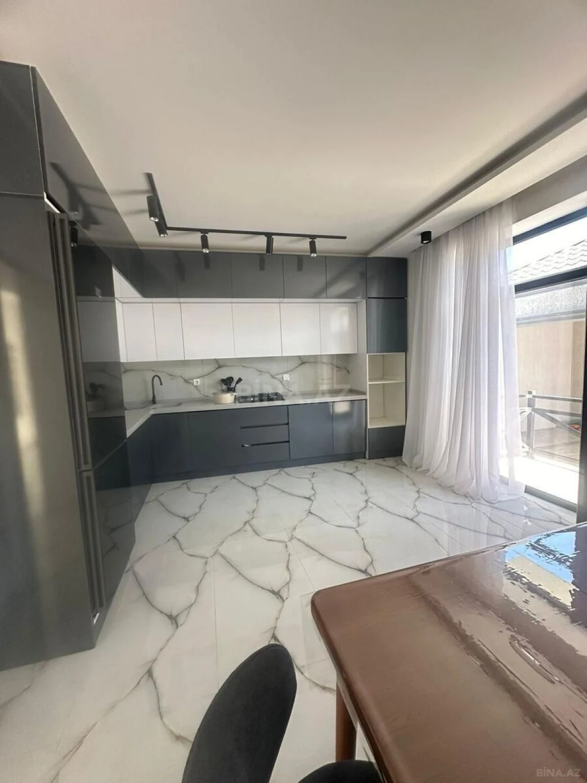 Kirayə verilir 4 otaqlı həyət evi 250 m²