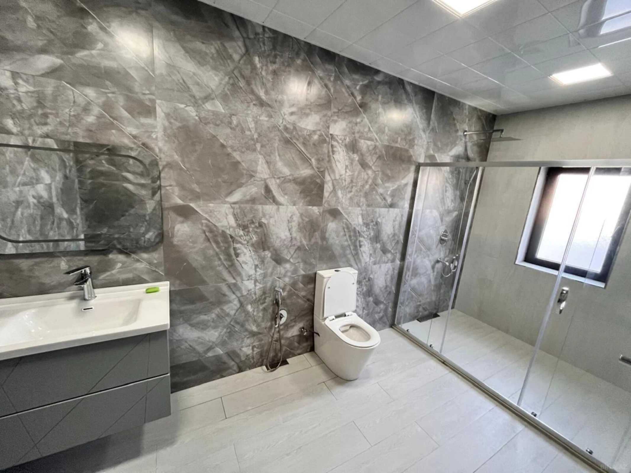 Kirayə verilir 3 otaqlı həyət evi 250 m²