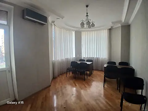 Kirayə verilir 4 otaqlı ofis 150 m²