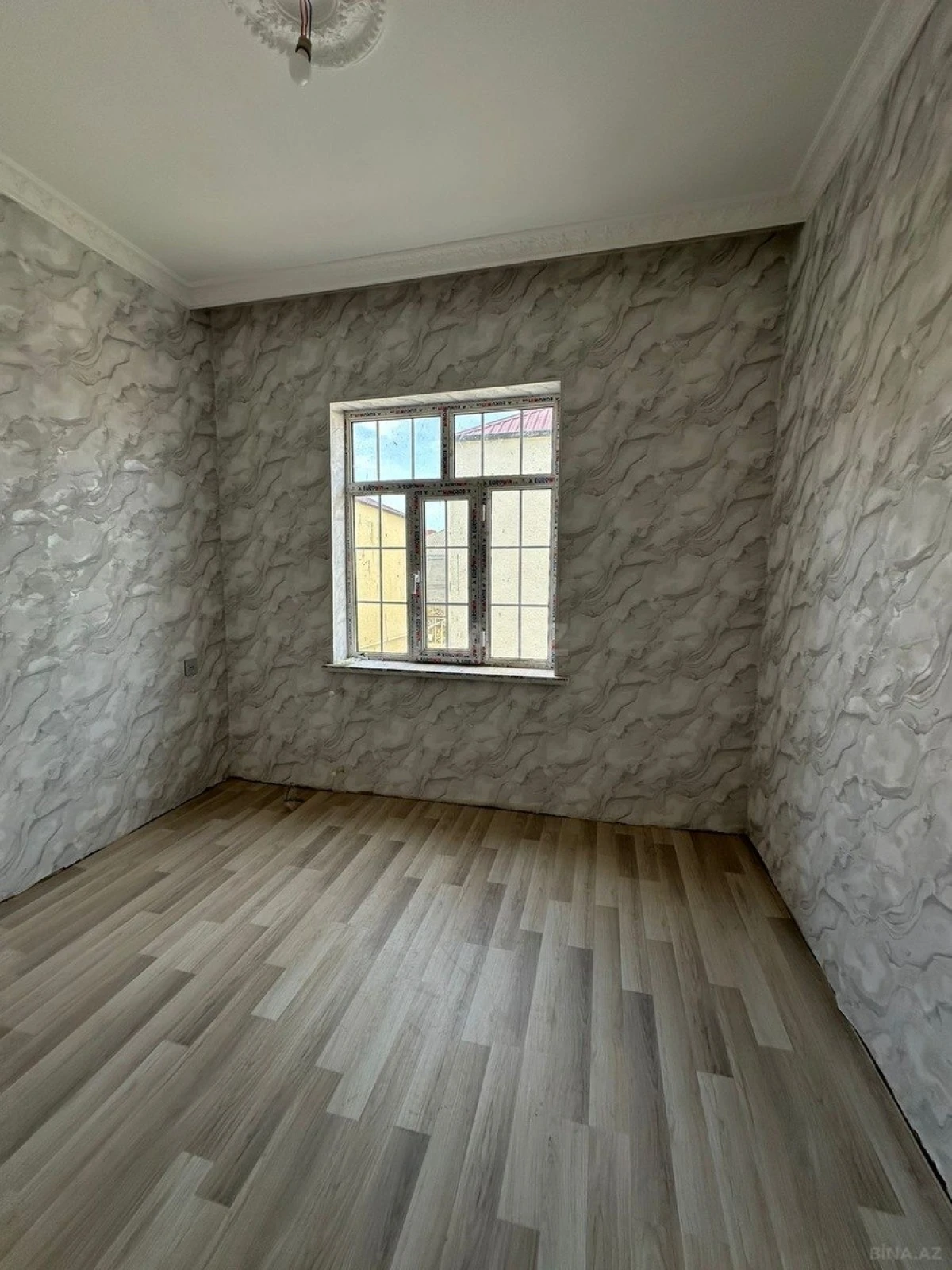 Satılır 6 otaqlı həyət evi 180 m²