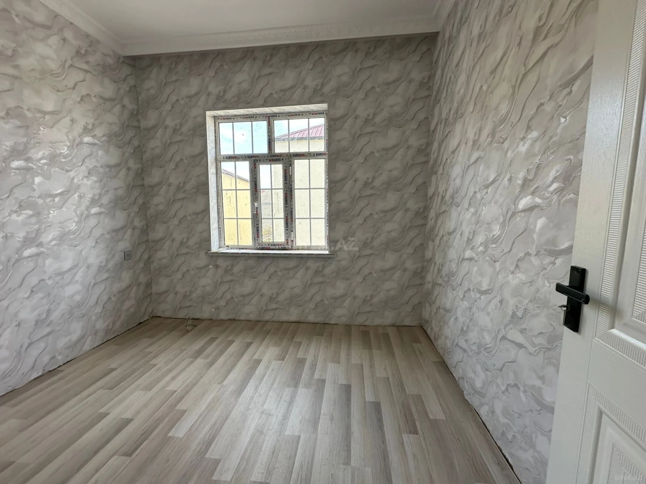 Satılır 6 otaqlı həyət evi 180 m²