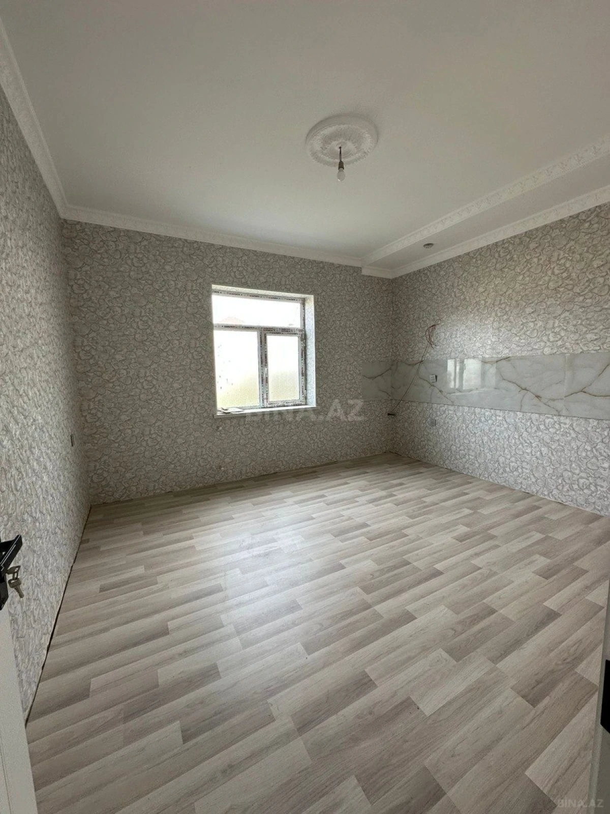 Satılır 6 otaqlı həyət evi 180 m²