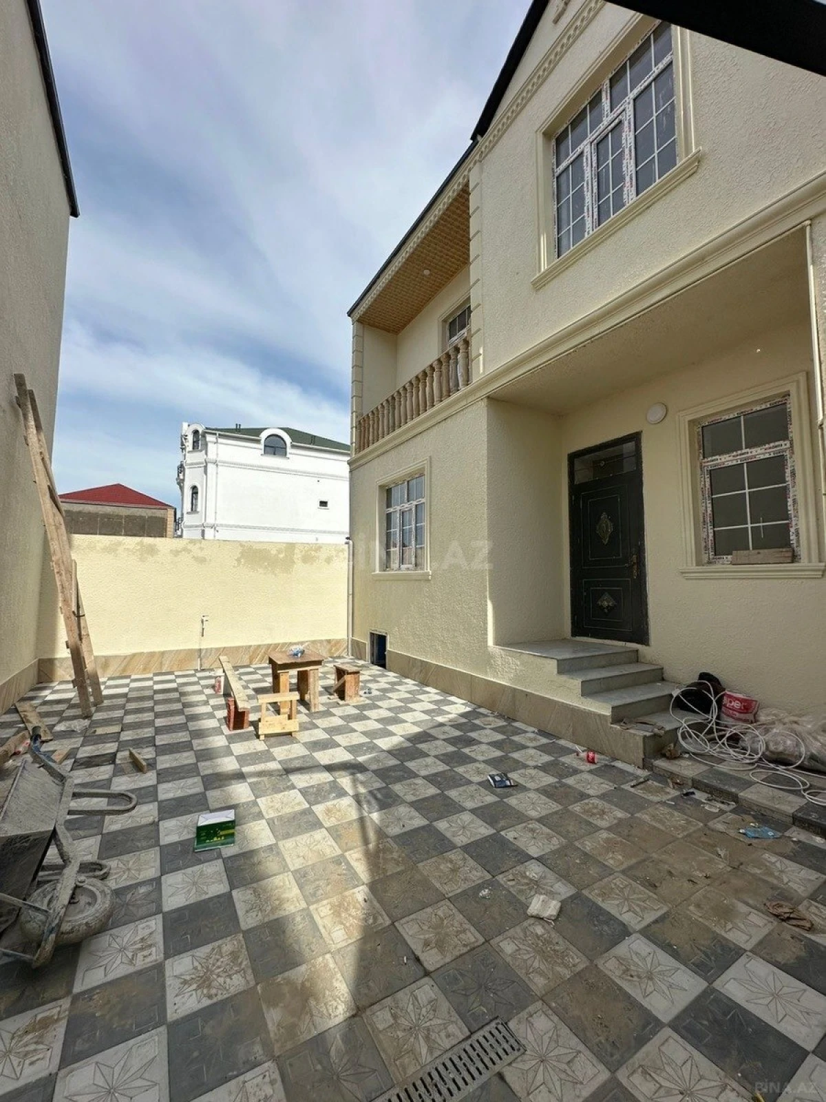 Satılır 6 otaqlı həyət evi 180 m²