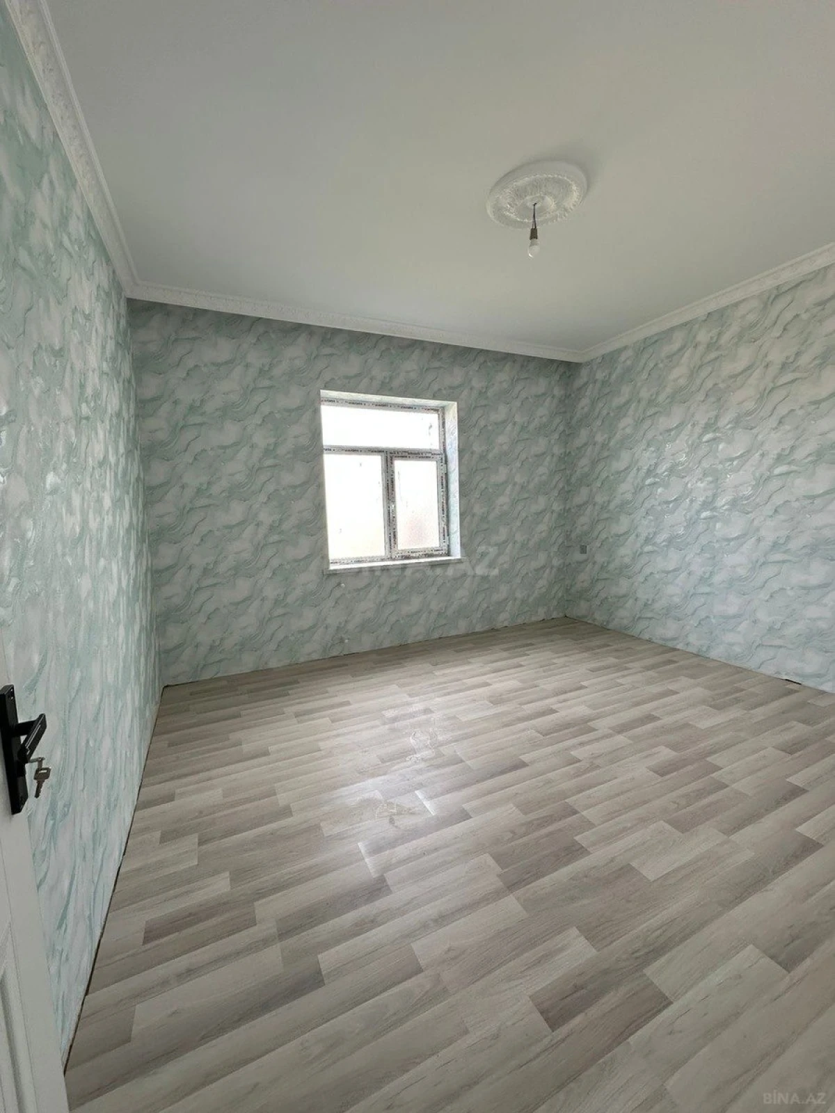 Satılır 6 otaqlı həyət evi 180 m²