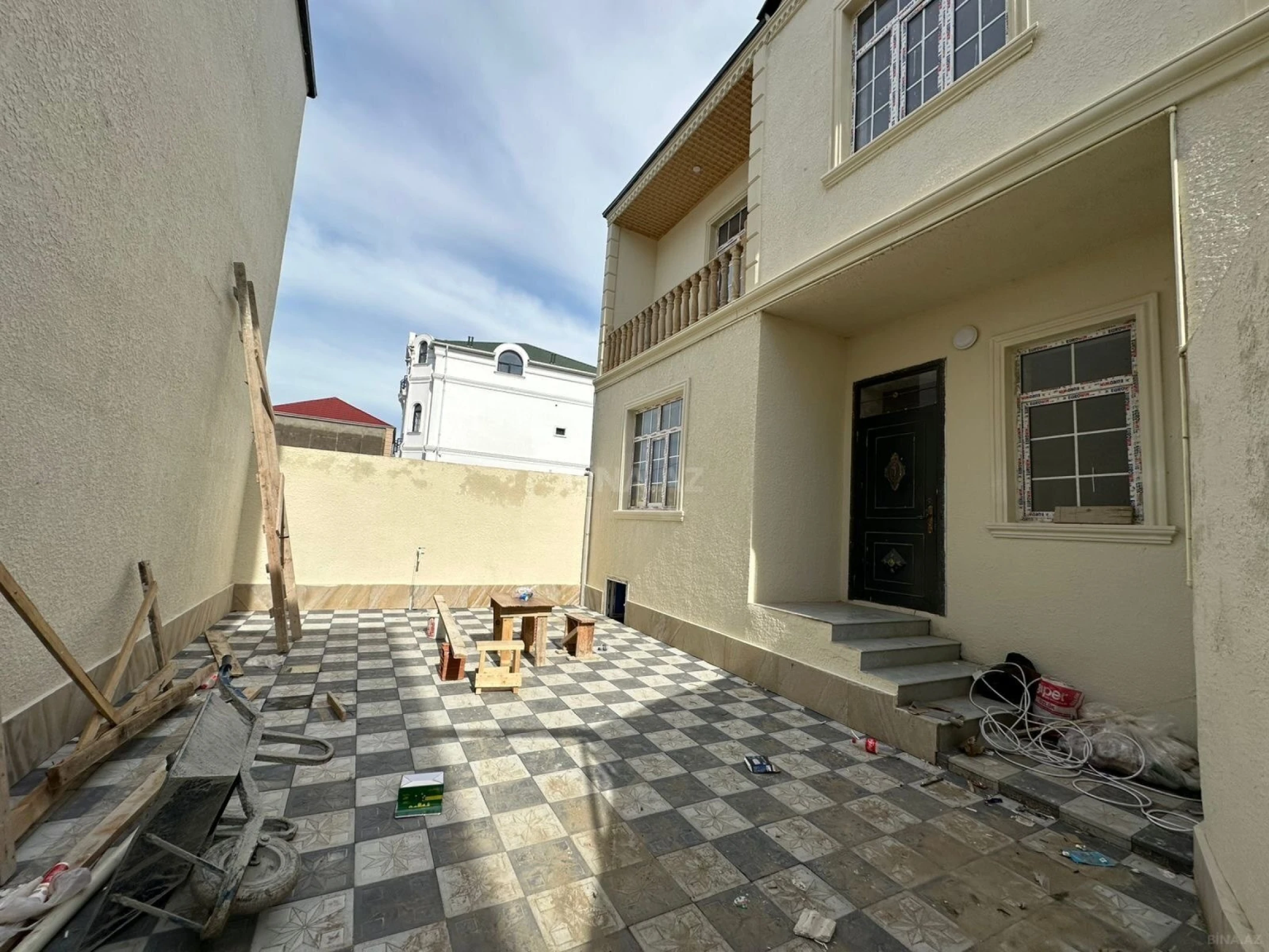 Satılır 6 otaqlı həyət evi 180 m²