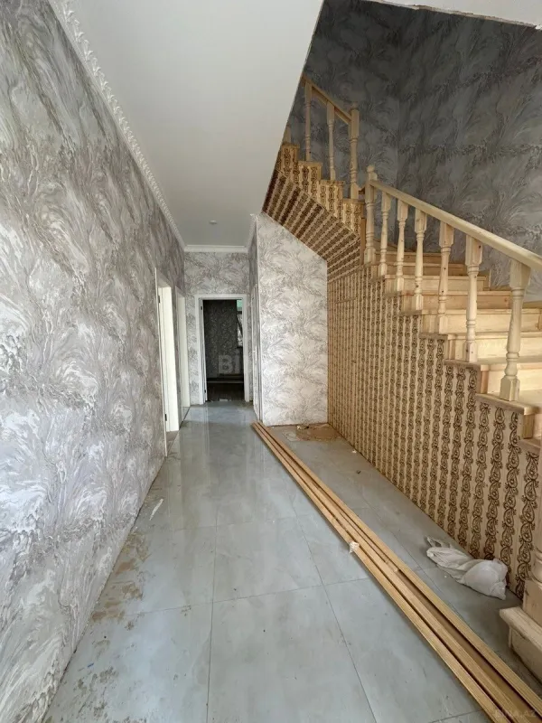 Satılır 6 otaqlı həyət evi 180 m²
