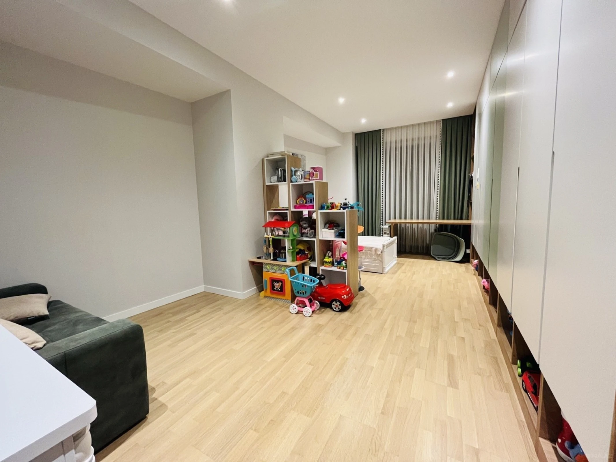 Satılır 3 otaqlı mənzil 148.5 m²