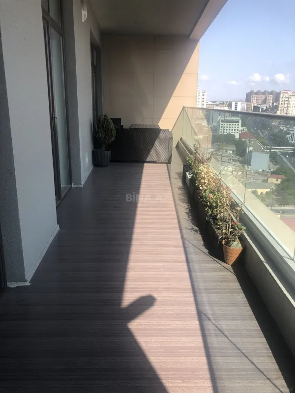 Satılır 3 otaqlı mənzil 148.5 m²