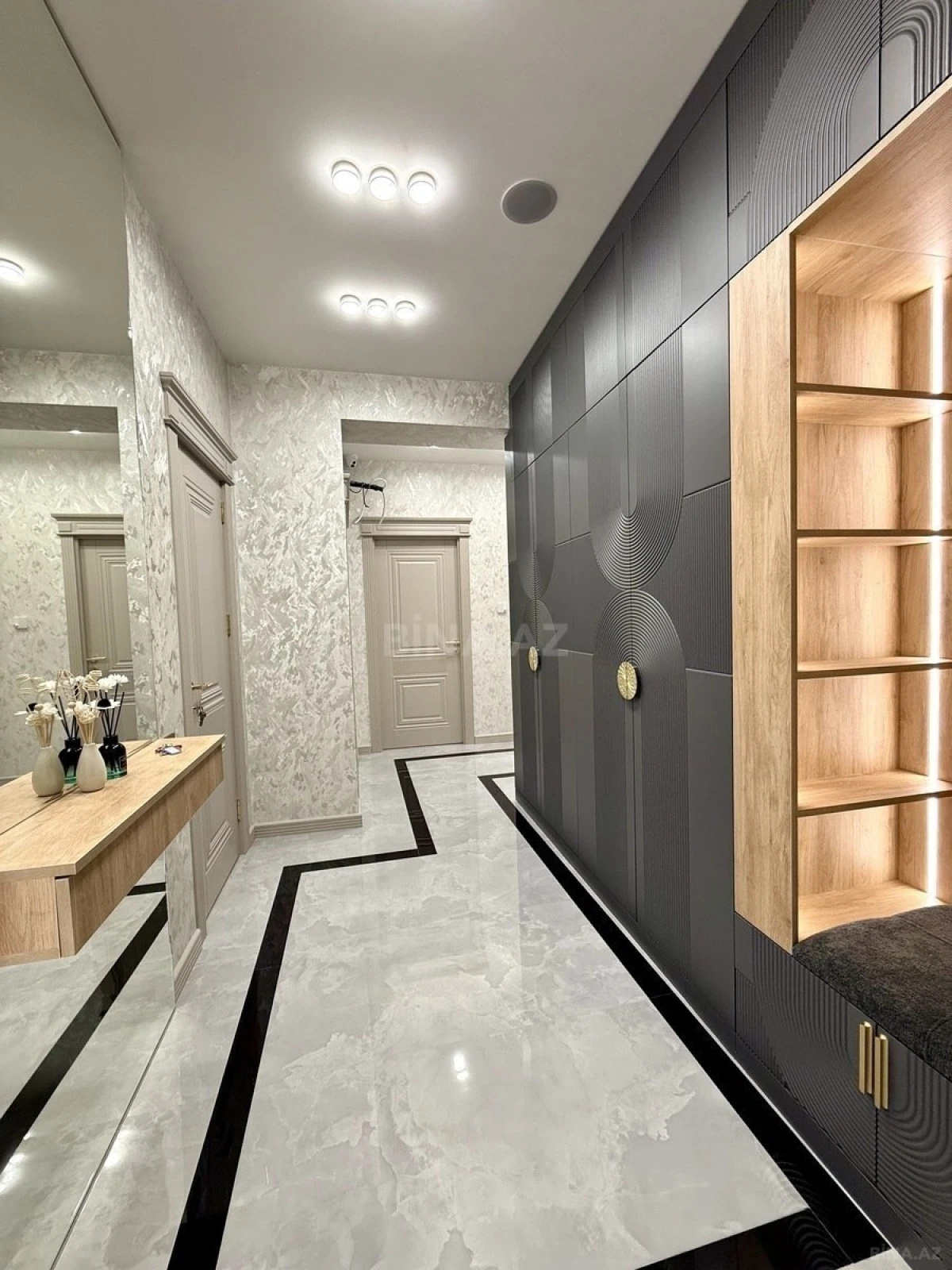 Satılır 3 otaqlı mənzil 110 m²