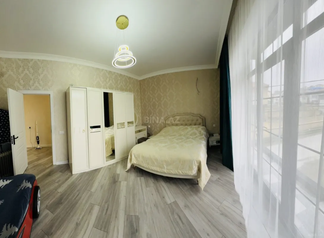 Satılır 6 otaqlı həyət evi 220 m²