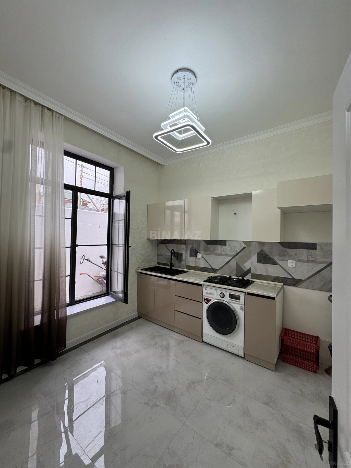 Satılır 6 otaqlı həyət evi 220 m²