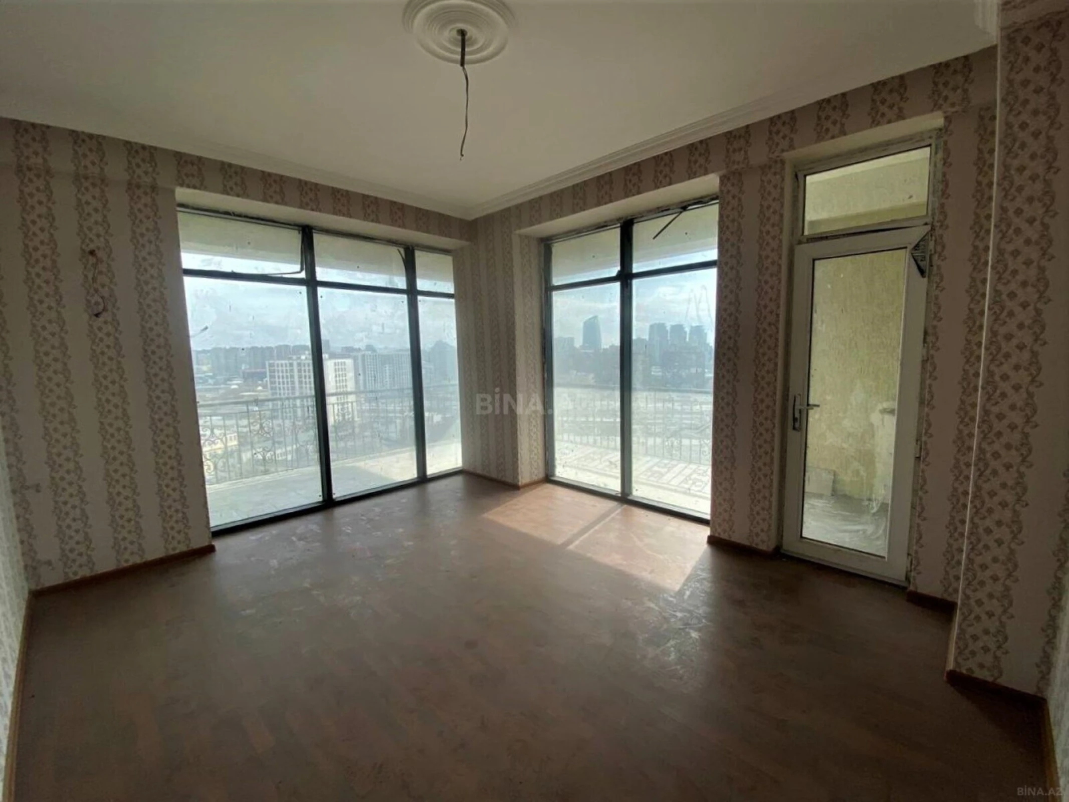 Satılır 2 otaqlı mənzil 87 m²