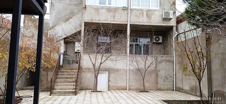 Satılır 6 otaqlı həyət evi 180 m²