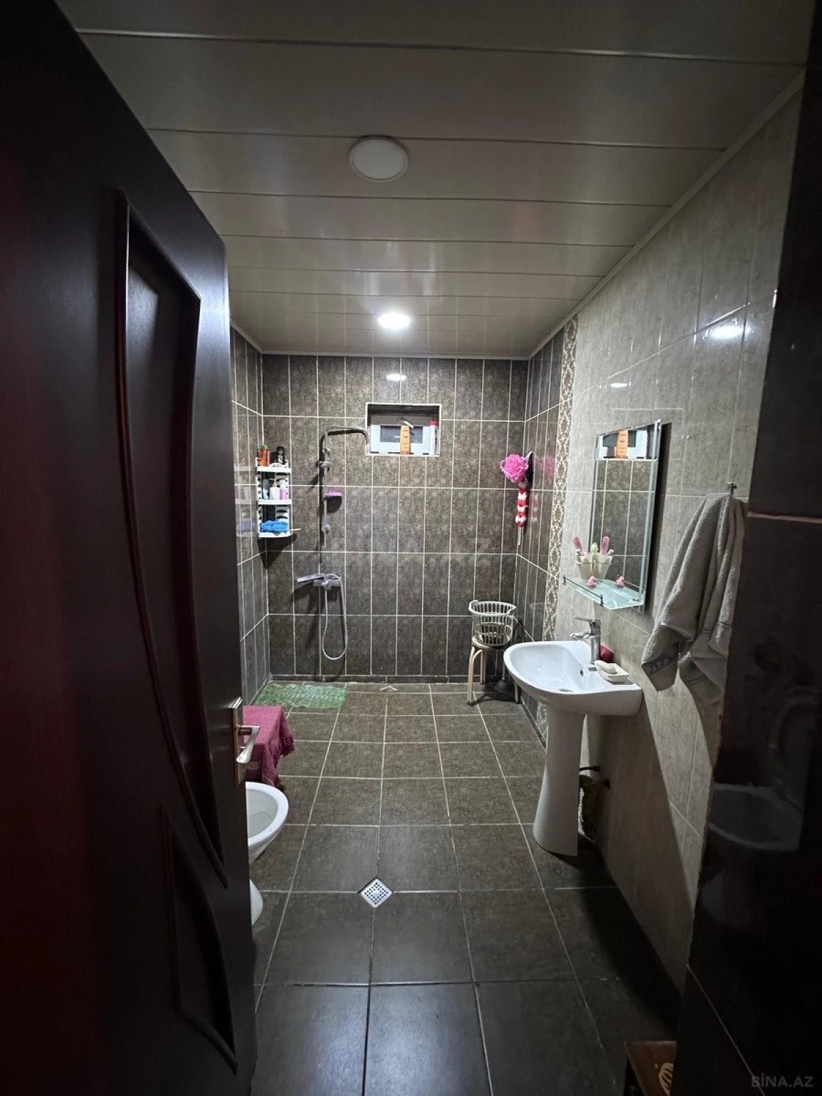 Satılır 6 otaqlı həyət evi 180 m²