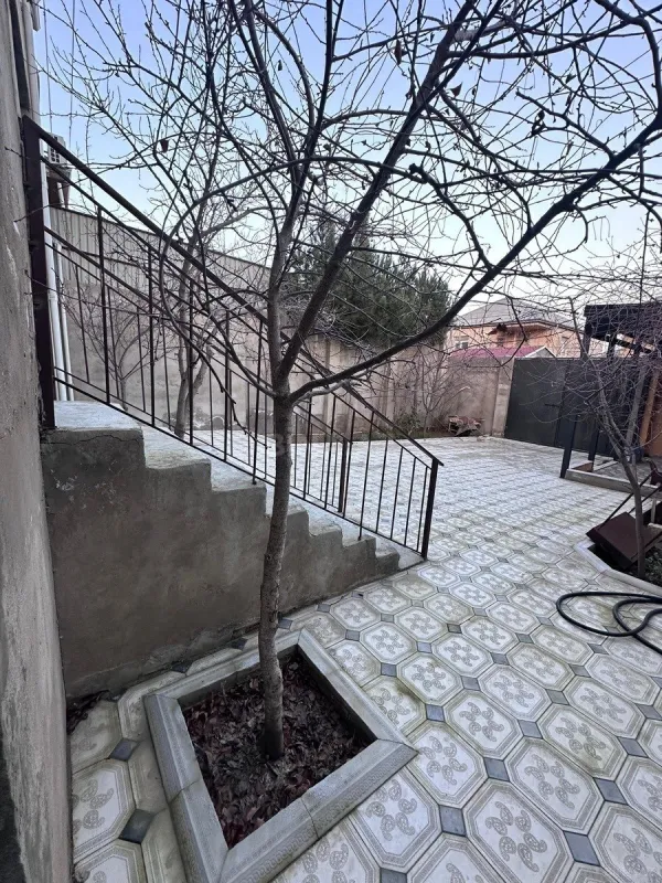 Satılır 6 otaqlı həyət evi 180 m²