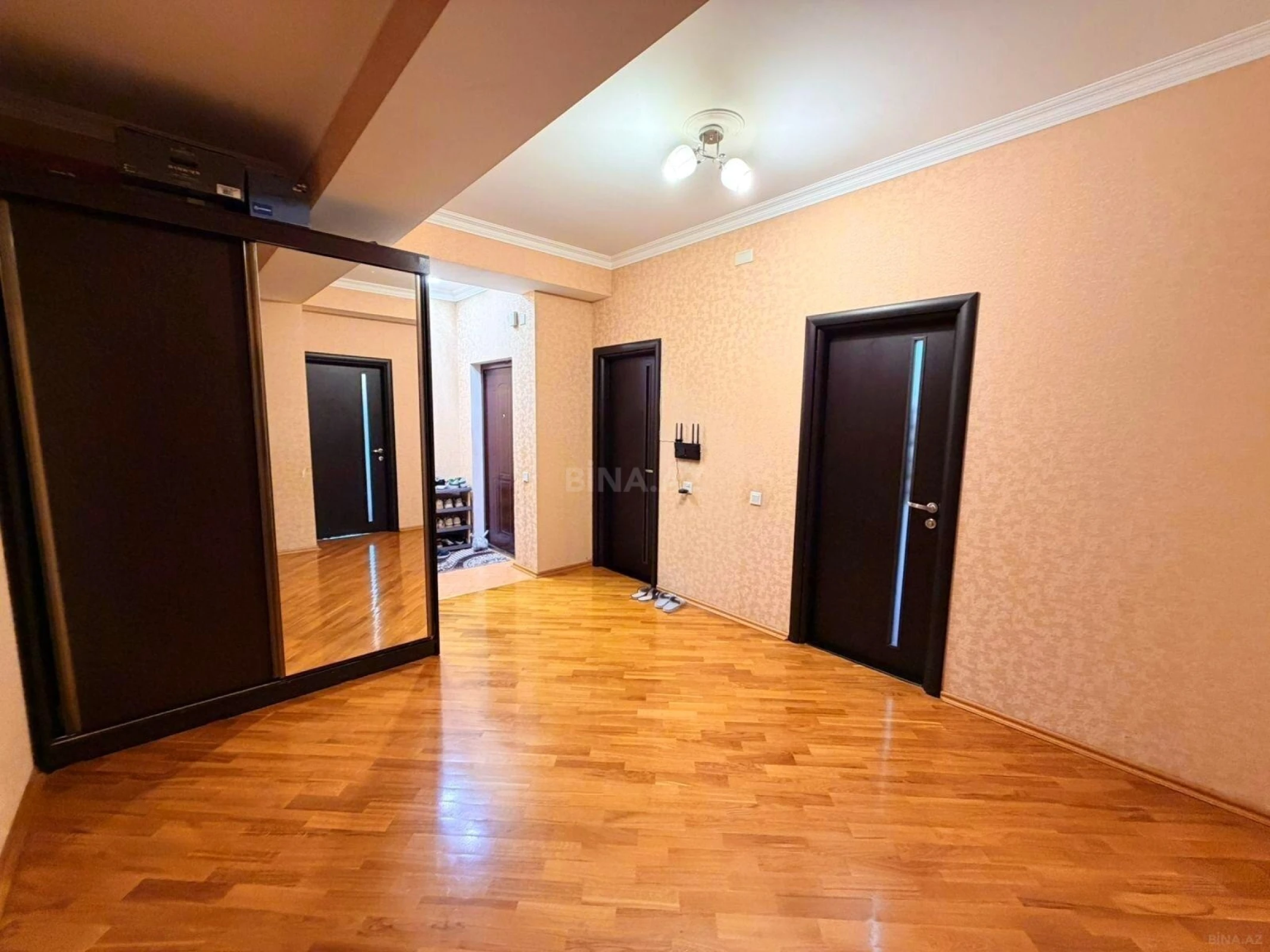 Satılır 2 otaqlı mənzil 110 m²