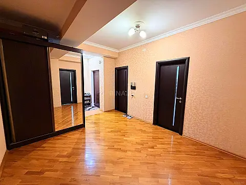 Satılır 2 otaqlı mənzil 110 m²