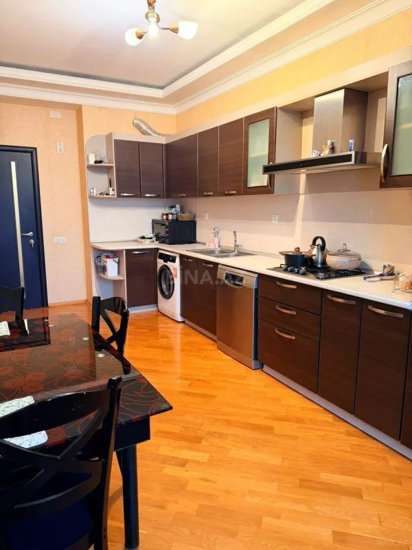 Satılır 2 otaqlı mənzil 110 m²