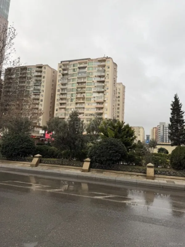 Satılır 2 otaqlı mənzil 93 m²