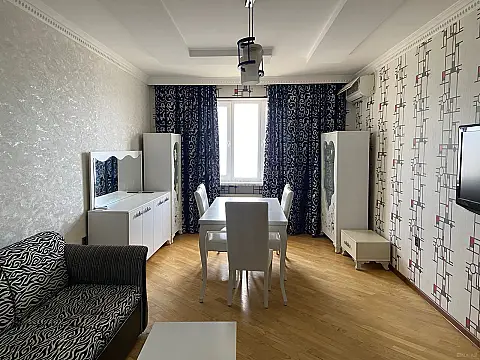 Kirayə verilir 3 otaqlı mənzil 140 m²