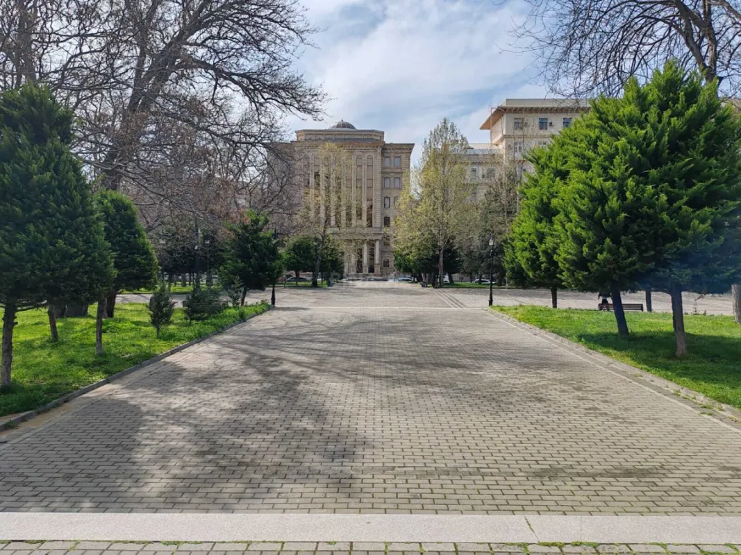 Kirayə verilir 3 otaqlı mənzil 140 m²