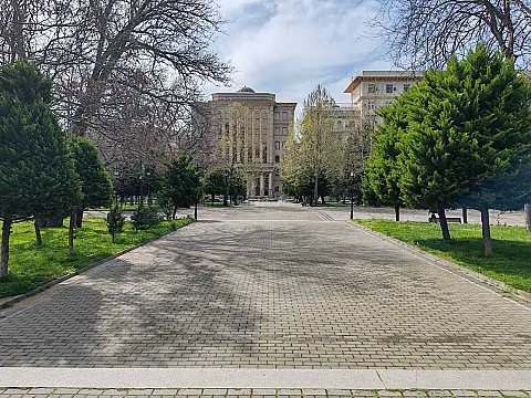 Kirayə verilir 3 otaqlı mənzil 140 m²