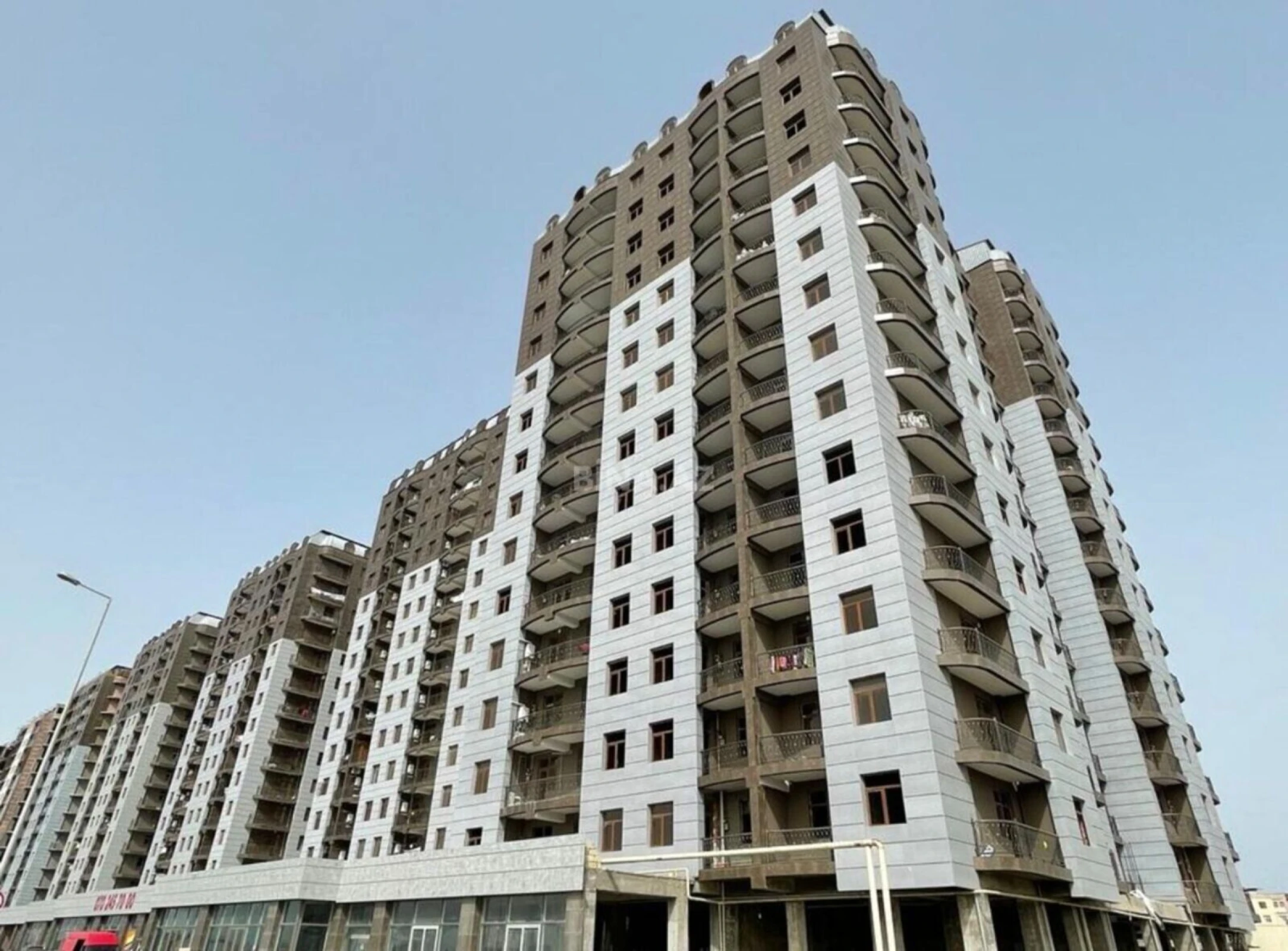 Satılır 2 otaqlı mənzil 77 m²