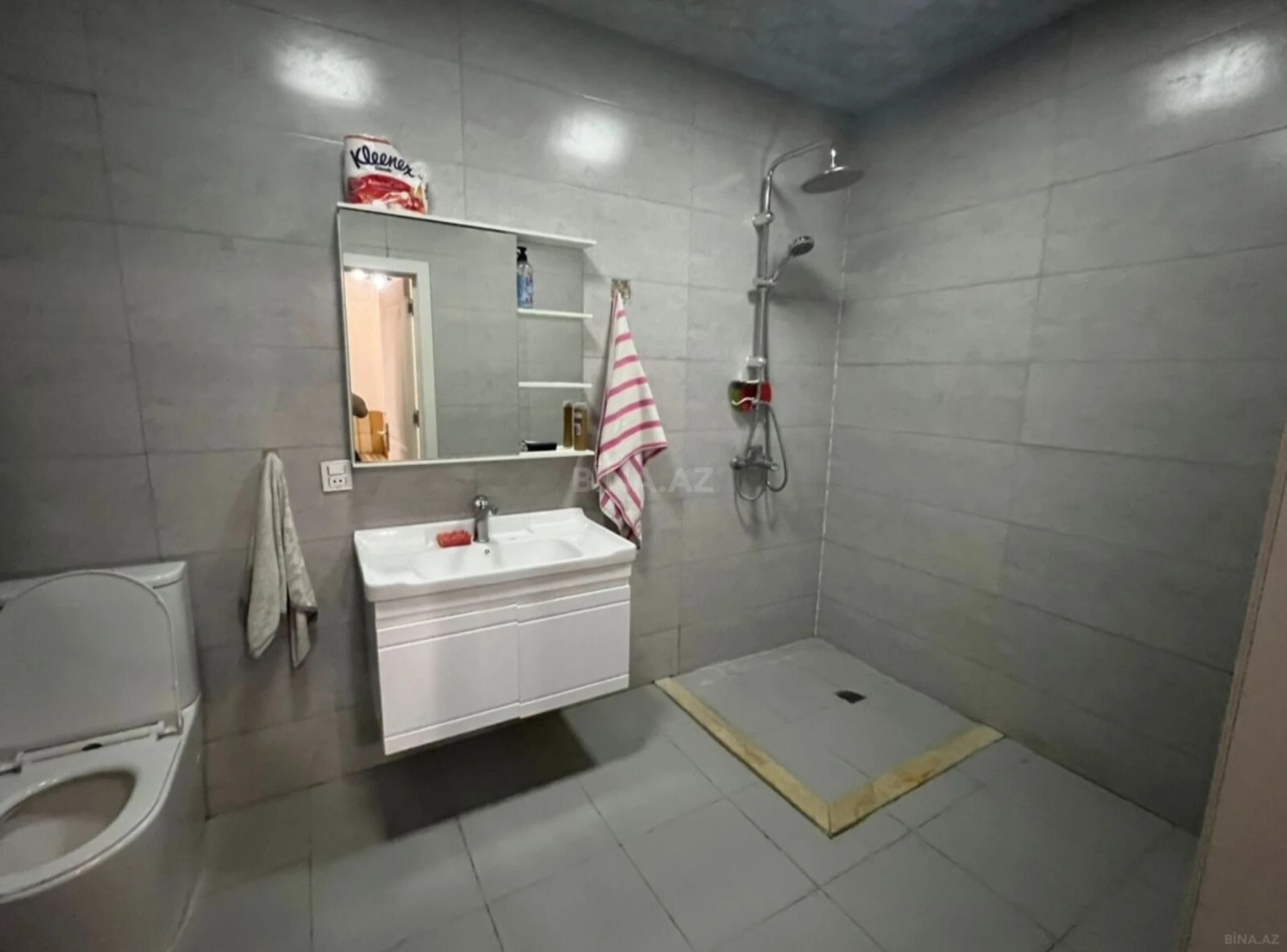Satılır 2 otaqlı mənzil 77 m²
