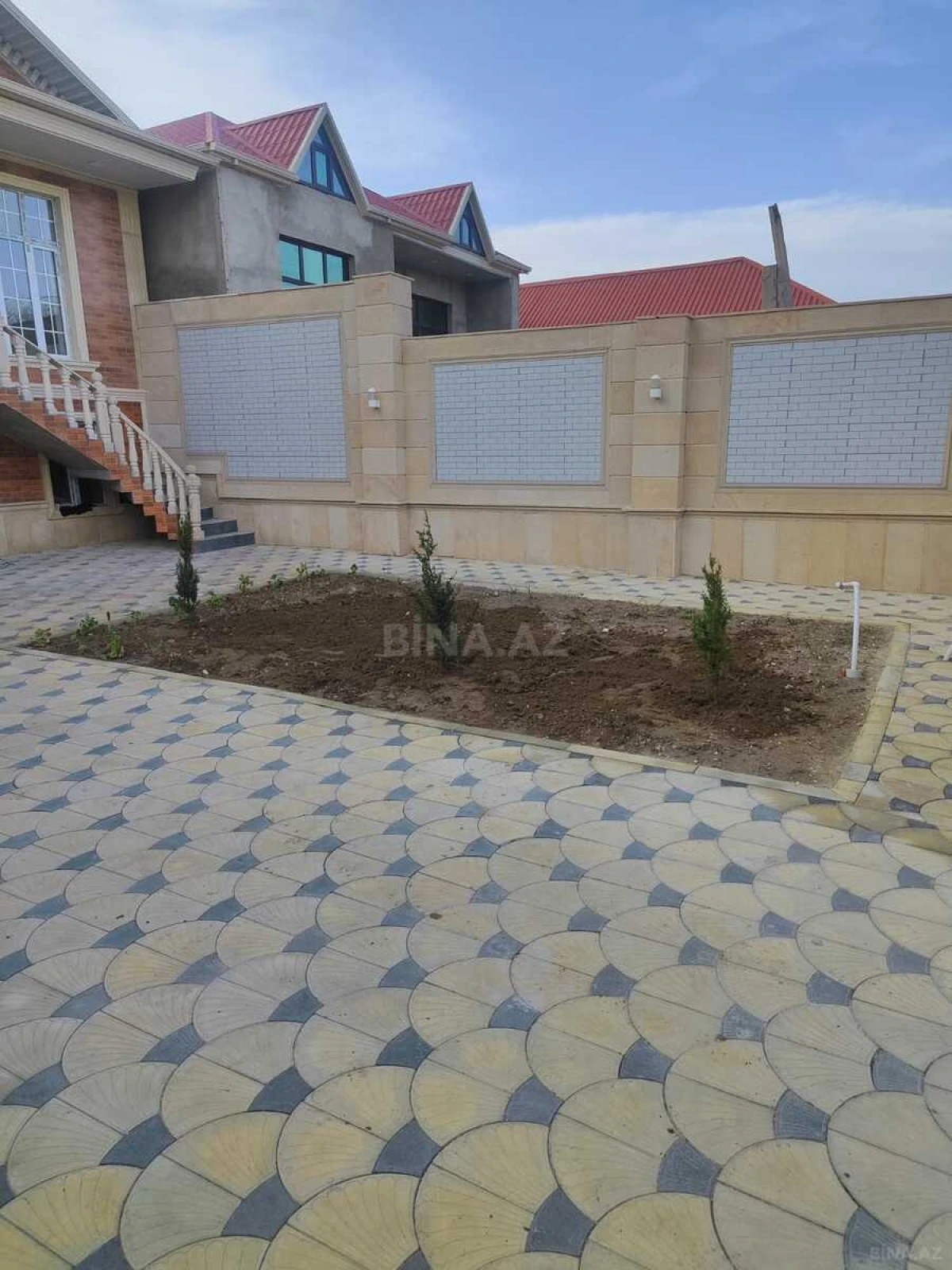 Satılır 4 otaqlı həyət evi 195 m²