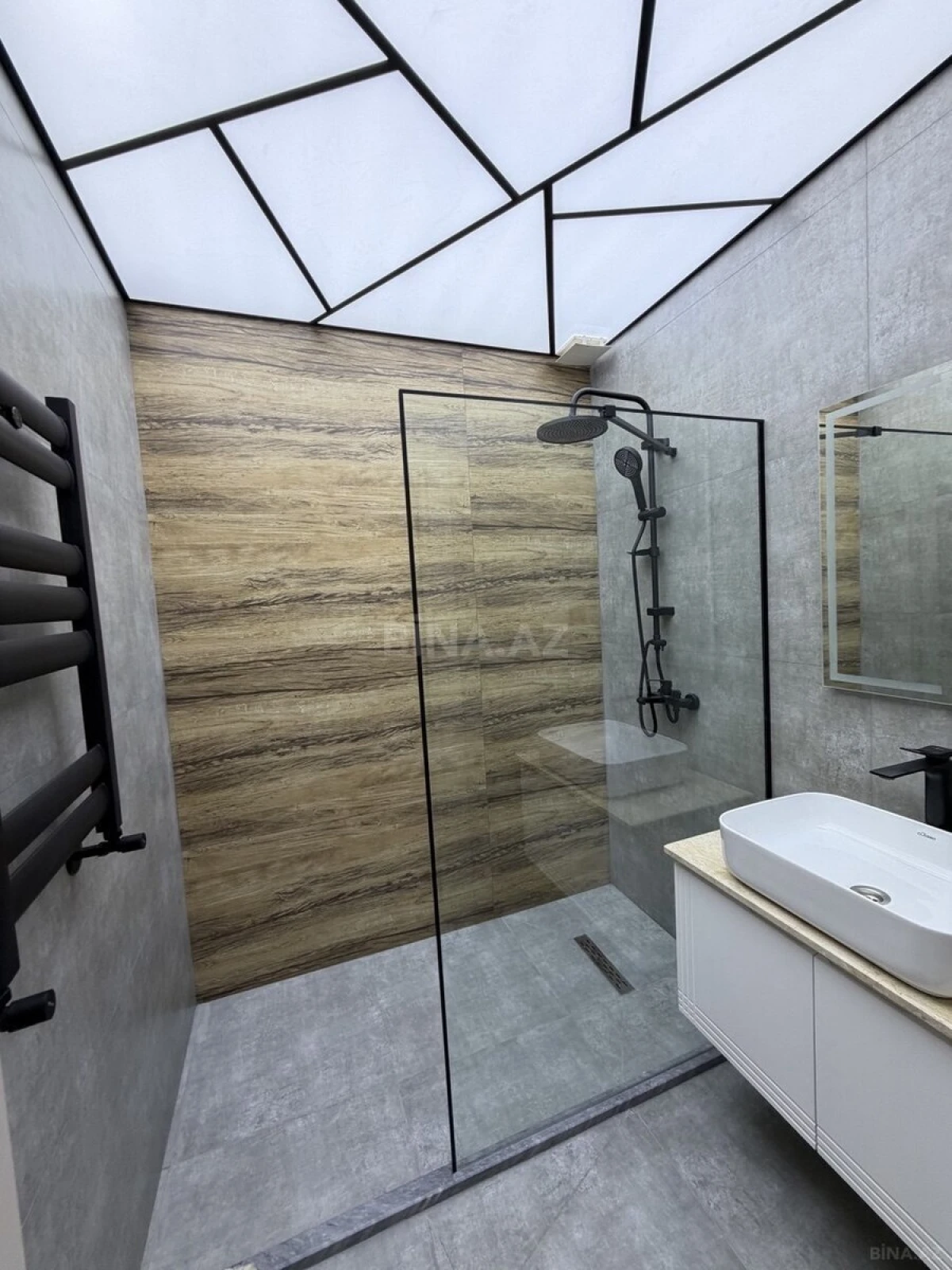 Satılır 3 otaqlı mənzil 105 m²