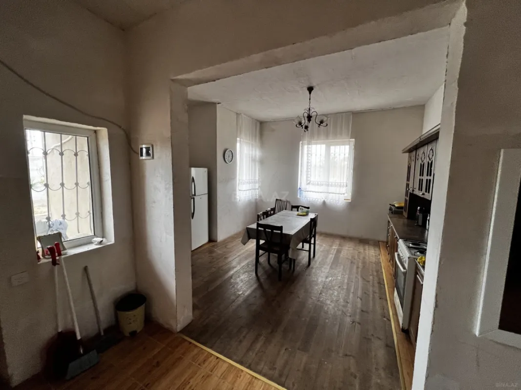 Satılır 4 otaqlı həyət evi 330 m²