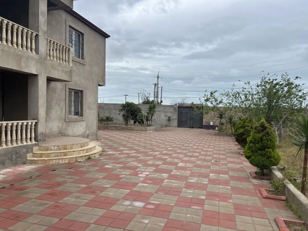 Satılır 4 otaqlı həyət evi 330 m²