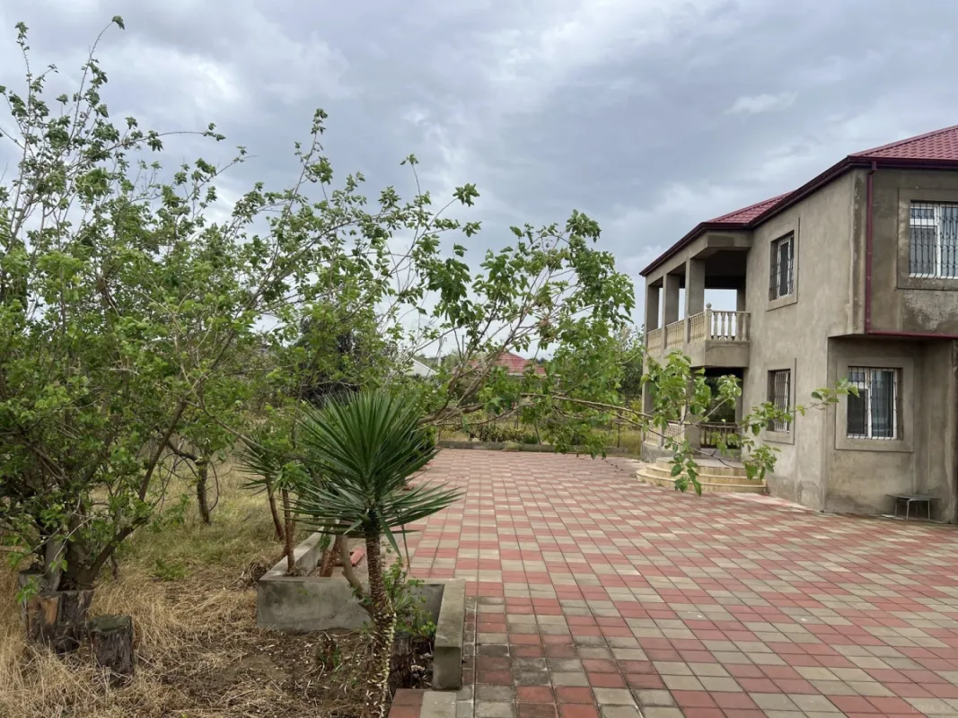 Satılır 4 otaqlı həyət evi 330 m²