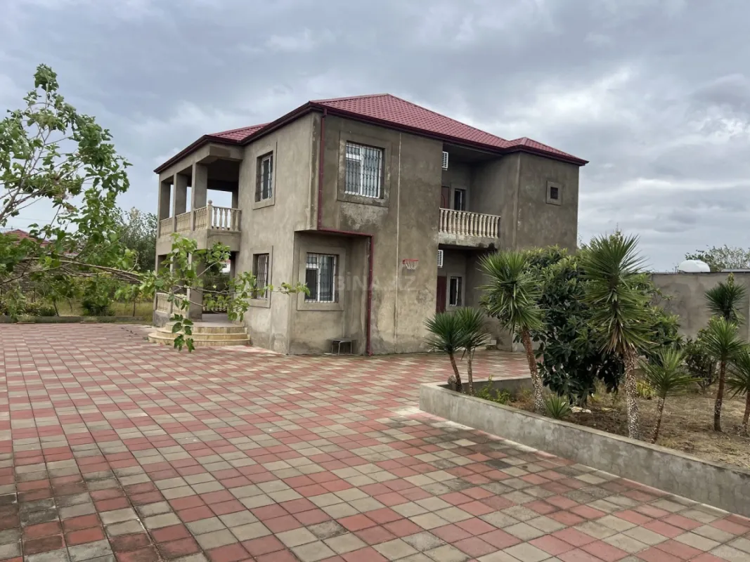 Satılır 4 otaqlı həyət evi 330 m²