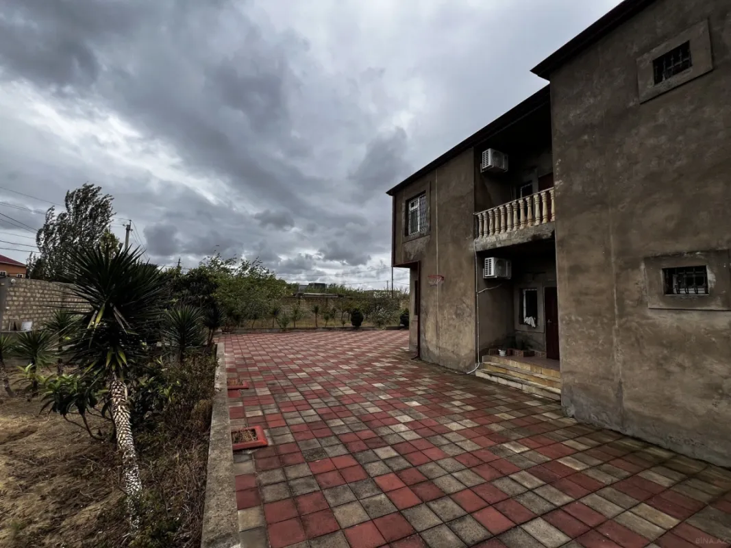 Satılır 4 otaqlı həyət evi 330 m²