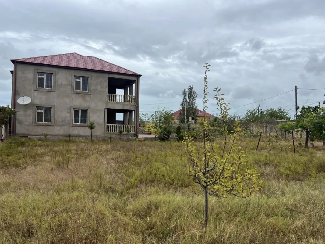 Satılır 4 otaqlı həyət evi 330 m²