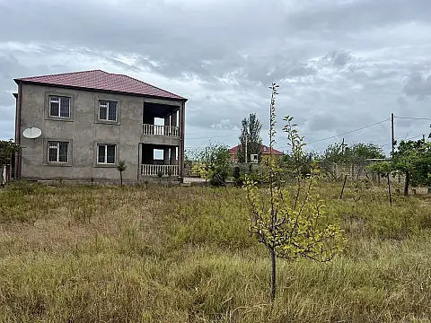 Satılır 4 otaqlı həyət evi 330 m²