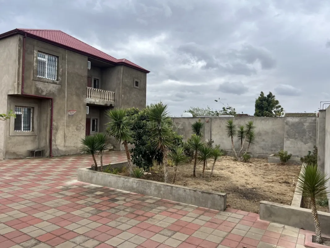Satılır 4 otaqlı həyət evi 330 m²