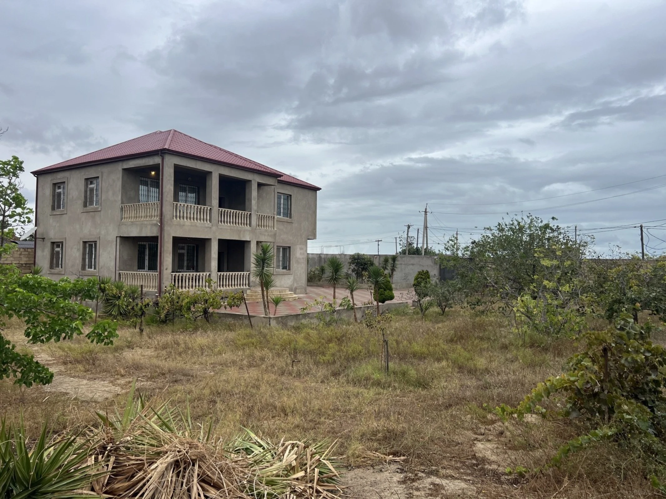 Satılır 4 otaqlı həyət evi 330 m²