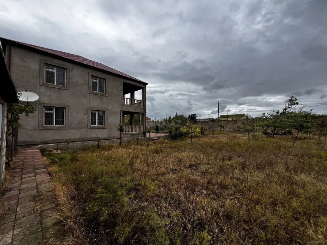 Satılır 4 otaqlı həyət evi 330 m²