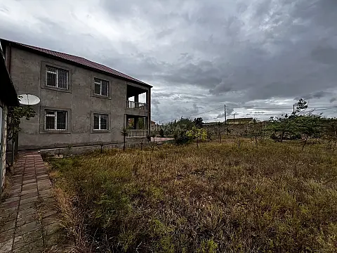 Satılır 4 otaqlı həyət evi 330 m²