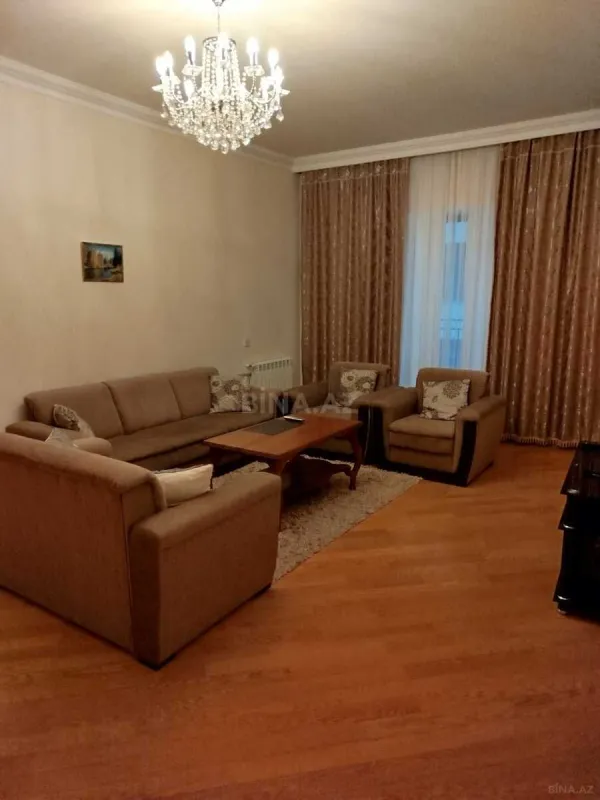 Satılır 3 otaqlı mənzil 137 m²