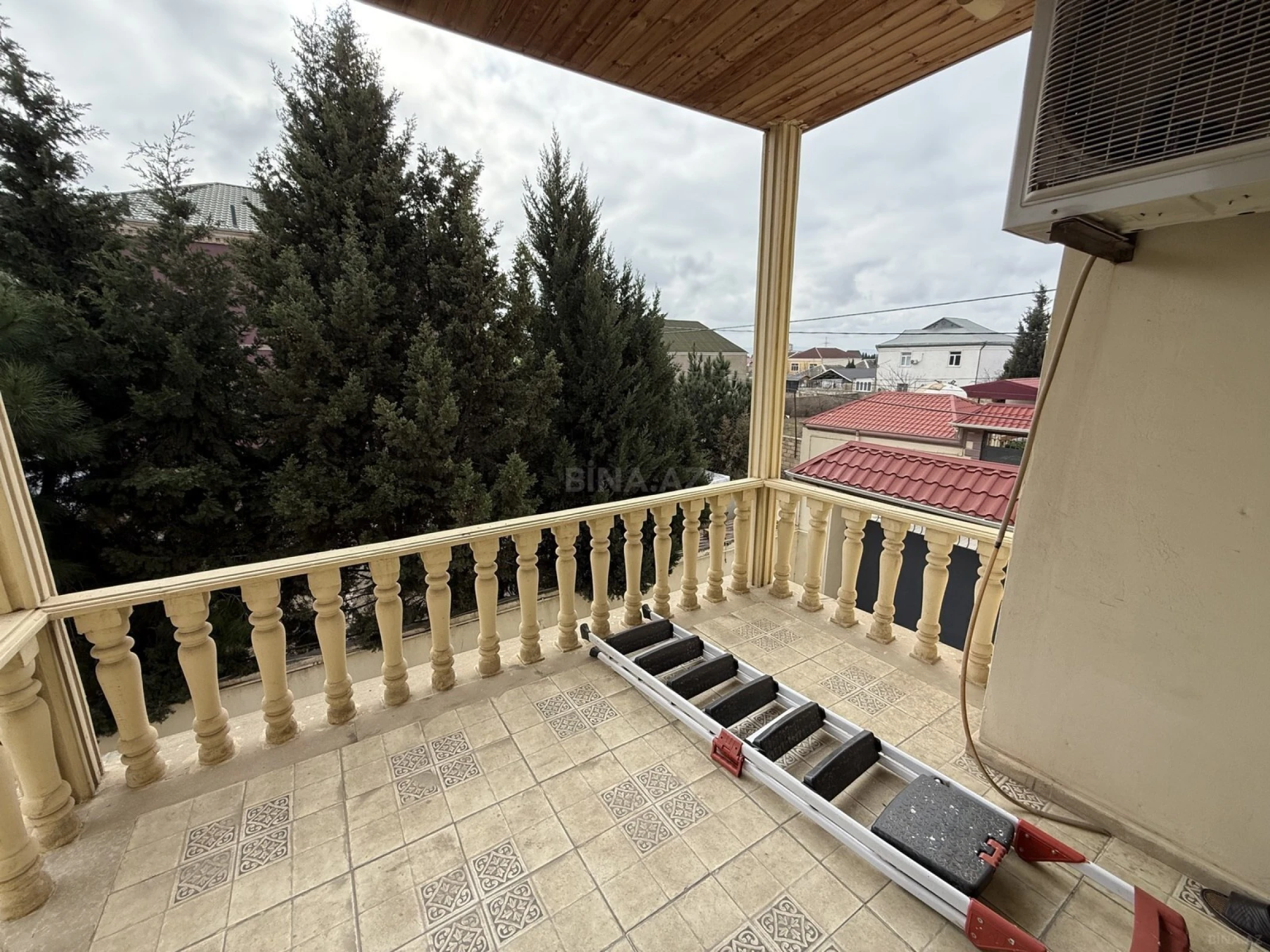 Satılır 5 otaqlı həyət evi 200 m²