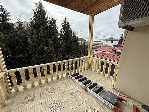 Satılır 5 otaqlı həyət evi 200 m²